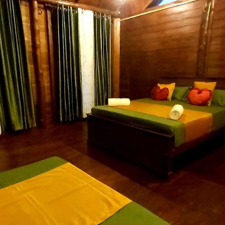 Warahana Riverside Cottage Entire Room Udawalawe Eksteriør billede