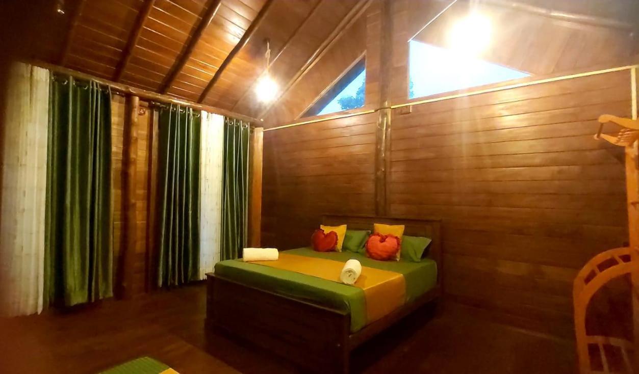 Warahana Riverside Cottage Entire Room Udawalawe Eksteriør billede