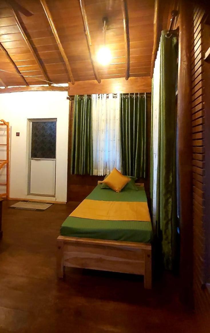 Warahana Riverside Cottage Entire Room Udawalawe Eksteriør billede