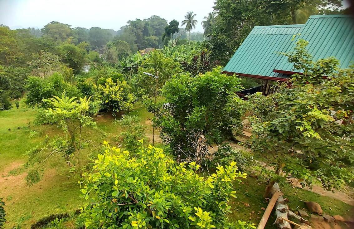 Warahana Riverside Cottage Entire Room Udawalawe Eksteriør billede